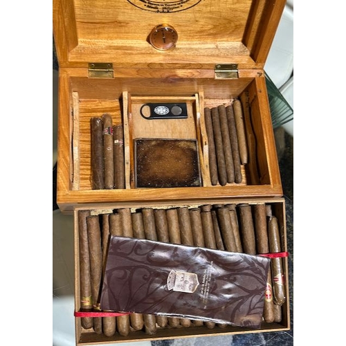 441 - Cigar Humidor Case Complete with Manila Tabacalera Corona Cigars + Others + Spongetray etc