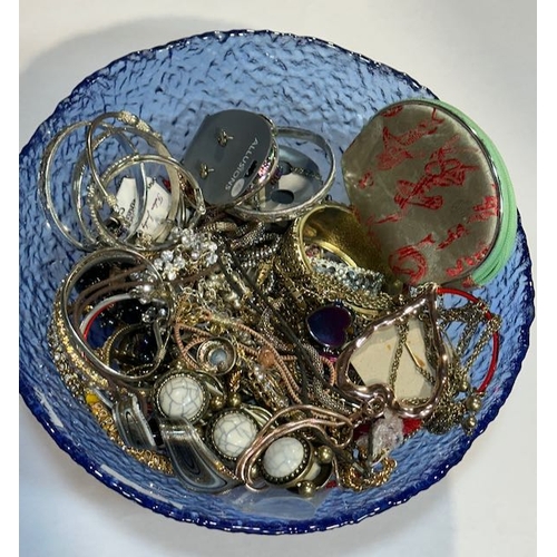 981 - Bowl of Jewellery