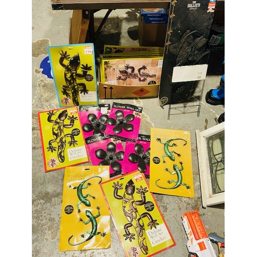 314 - Large Box Of Assorted Metal Garden Wall Art Incl Gecko & Flowers - Approx 17pcs