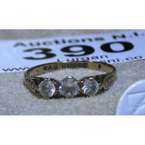 390 - Beautiful 9ct Trilogy Ring