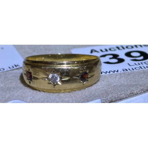 391 - 9ct Gold Garnet & Clear Stone Trilogy Ring