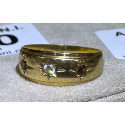 391 - 9ct Gold Garnet & Clear Stone Trilogy Ring