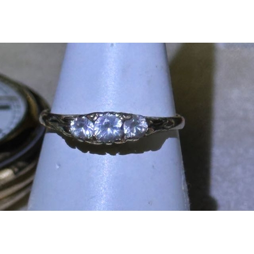 393 - Vintage 9ct Trilogy Ring