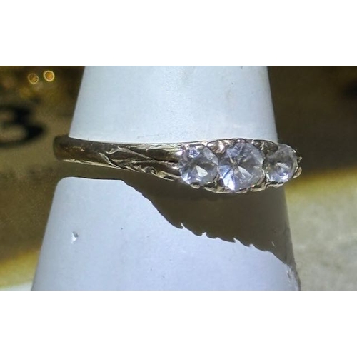 393 - Vintage 9ct Trilogy Ring