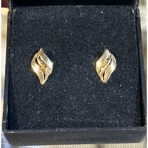 416 - Pair of 9ct Backed Earrings