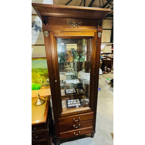 499 - Quality Glazed Display Cabinet with Gilt Detail And 3 Drawers