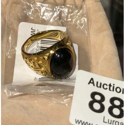 Lot 885       