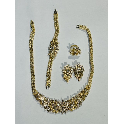 1015 - Gold Tone Dress Jewellery Set