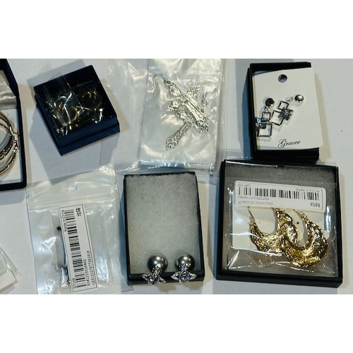 1039 - Large Collection Of Earrings