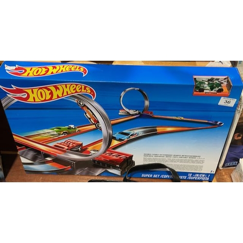 36 - Box Sealed Hot Wheels 10 In 1 Super Set