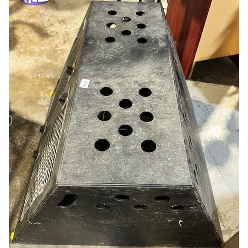 298 - DTX 2 Door Dog Box - Approx 3' x 2'