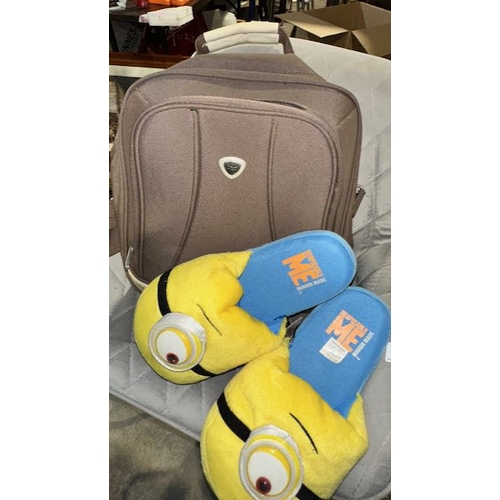 320 - Laptop Bag + pair Of Tagged Minions Slippers