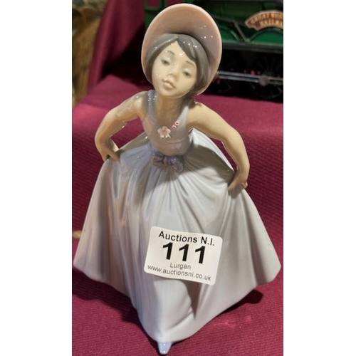 111 - LLadro Lady Bowing LSY 93 Figurine - Approx 7