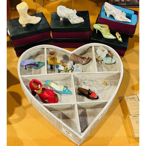 70 - Heart Display Shelf & Approx 14 Collectible Shoe Figurines Incl Regency & Just The Right Shoe (Some ... 