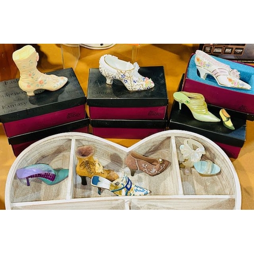 70 - Heart Display Shelf & Approx 14 Collectible Shoe Figurines Incl Regency & Just The Right Shoe (Some ... 