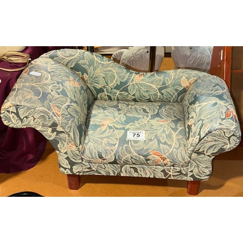 75 - Mini Chaise - Approx 19