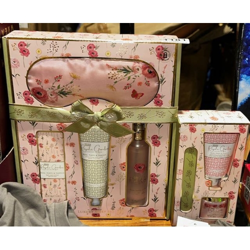 1181 - Bayliss & Harding Royale garden Gift set x 2 - Manicure & Luxury Sleep Set