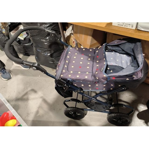 1174C - Mamas & Papas Toy Pram