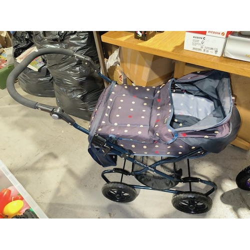 1174C - Mamas & Papas Toy Pram
