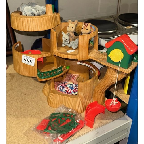 886 - Sylvanian Families Treehouse with Accessories