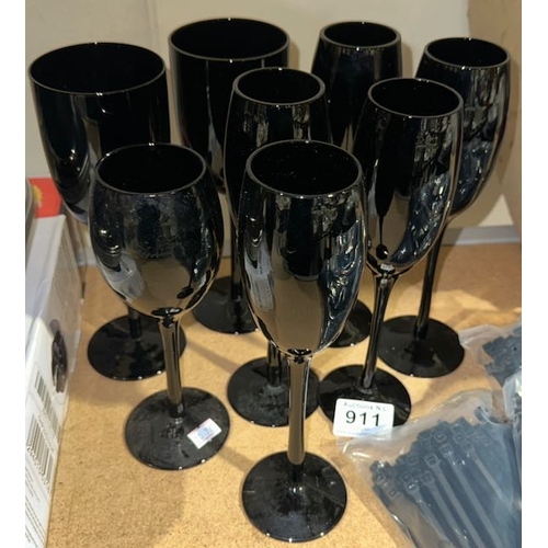 911 - 8 x Black Wine/Champagne Glasses