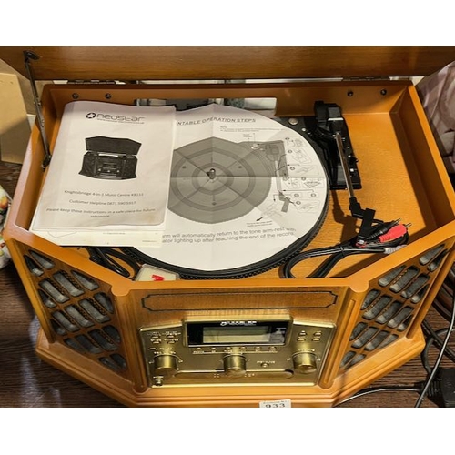 933 - Neostar Retro Style CD/LP/Radio Player