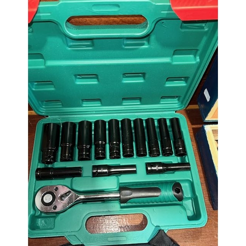 40 - Unused 14pc Socket Set With Ratchet
