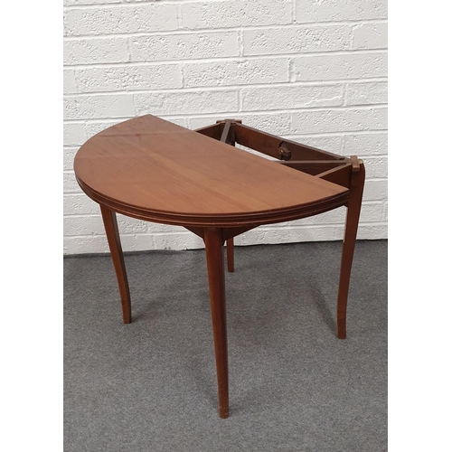 516 - Good quality vintage Bartlett of High Wycombe  metamorphic circular table, 40