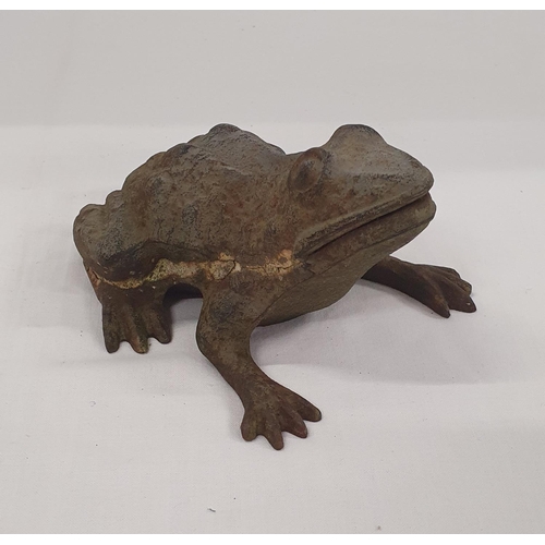 29 - Cast iron garden ornament in the form of a toad