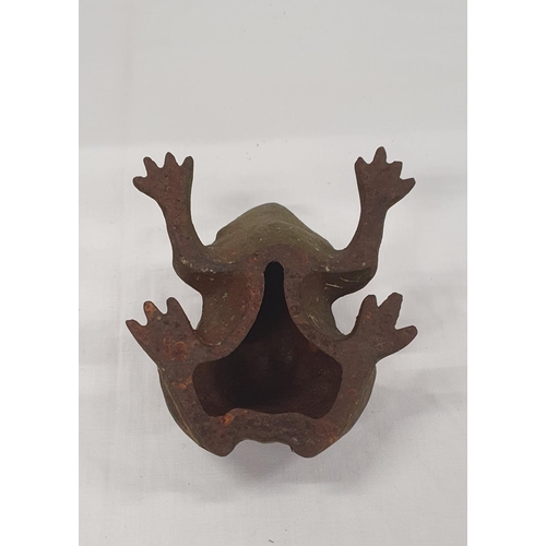 29 - Cast iron garden ornament in the form of a toad