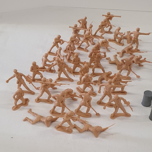 281 - Collection of WWII plastic action soldiers