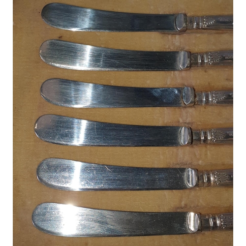 213 - Cased set of Stirling silver handled butter knives