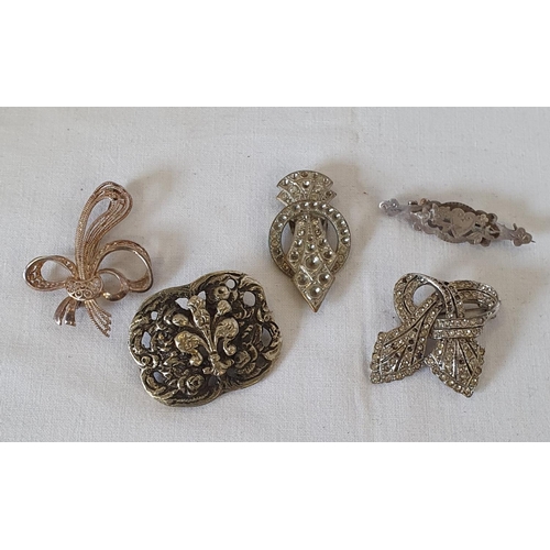 189 - Group of 5 Brooches, including white metal examples and Celtic brooch (some stones missing)