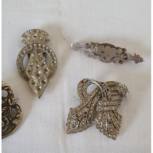 189 - Group of 5 Brooches, including white metal examples and Celtic brooch (some stones missing)