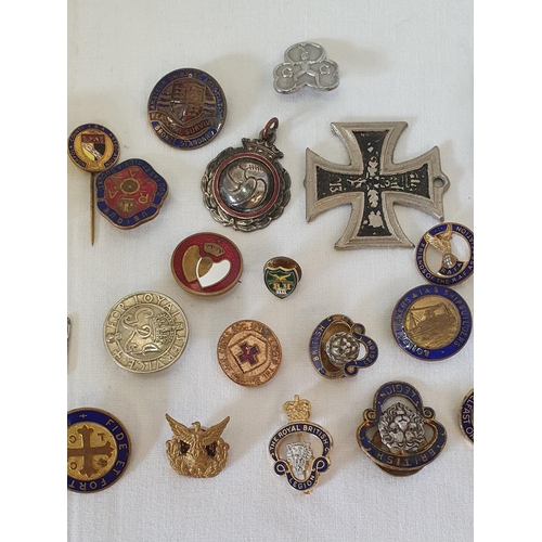 169 - Mixture of military and presentation badges