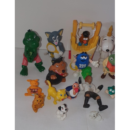 285 - Group of collectible character plastic figures including Noddy, Snoopy, M&M Tom & Jerry