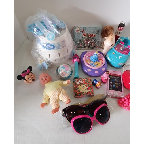 286 - Group of children's toys including a Frozen game, hello Kitty glasses case and Disney items