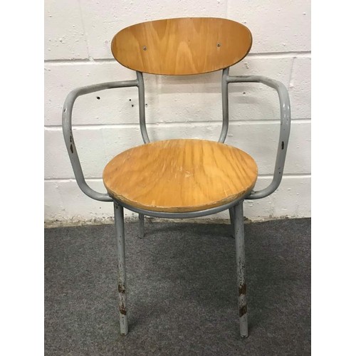 569 - Group of 6 retro bentwood, metal framed butterfly carver chairs (Stackable)