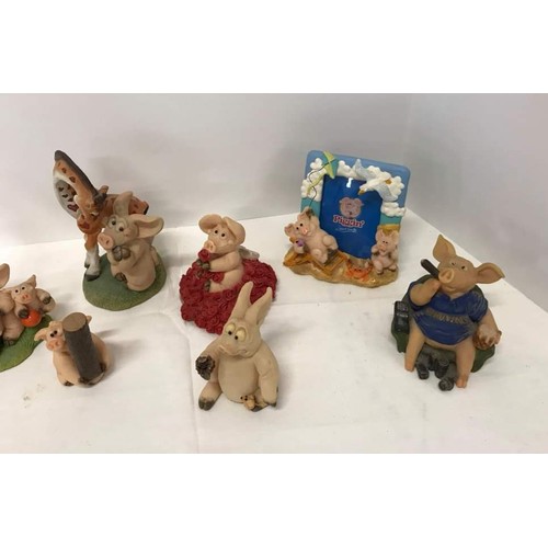 399 - Small collection of 8 Piggin' ornaments including picture frame