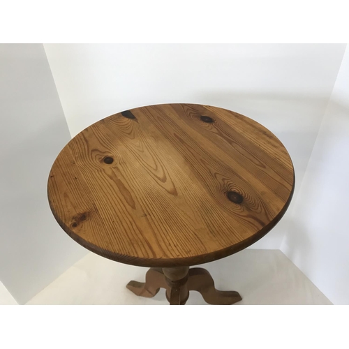 581 - Pine Tripod wine table, 22