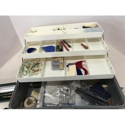 85 - Plastic tackle box containing numerous lace bobbins of varying types and additional sewing items