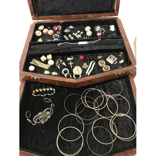 205 - Large good quality wooden veneer jewellery box containing large quantity of costume jewellery