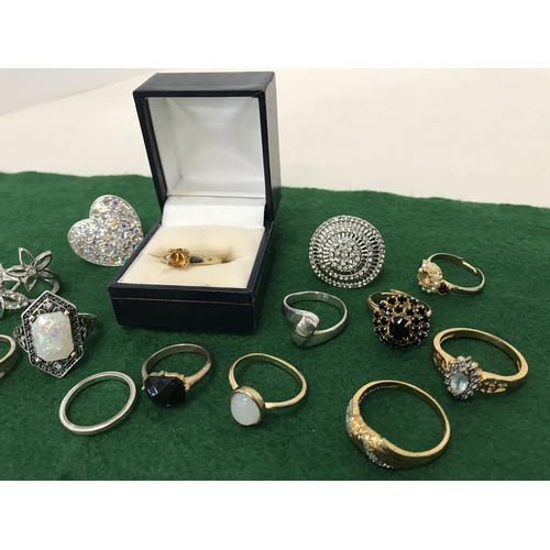 207 - Good collection of various gold tone and white metal rings