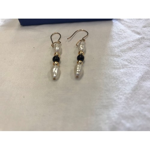 30 - Pair earrings