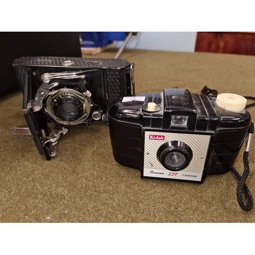 120 - Two vintage cameras by Kodak and Ensign-selfix 20 H18679 made by HBM Co LTD