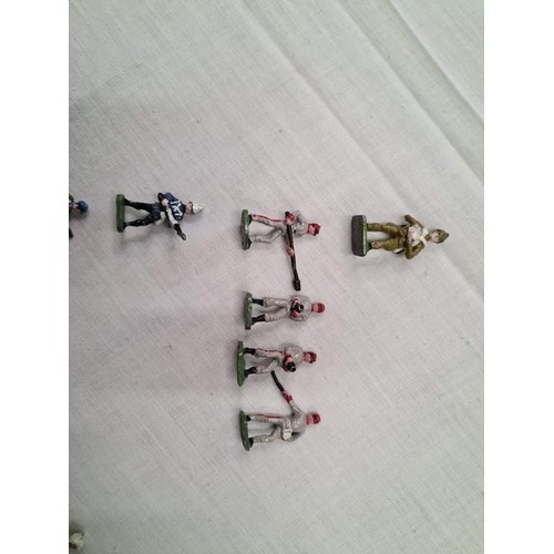 352 - Miniature lead soldiers hand painted