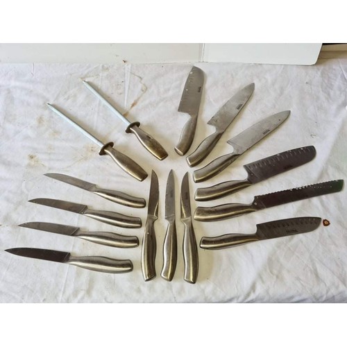 469 - Selection of knives