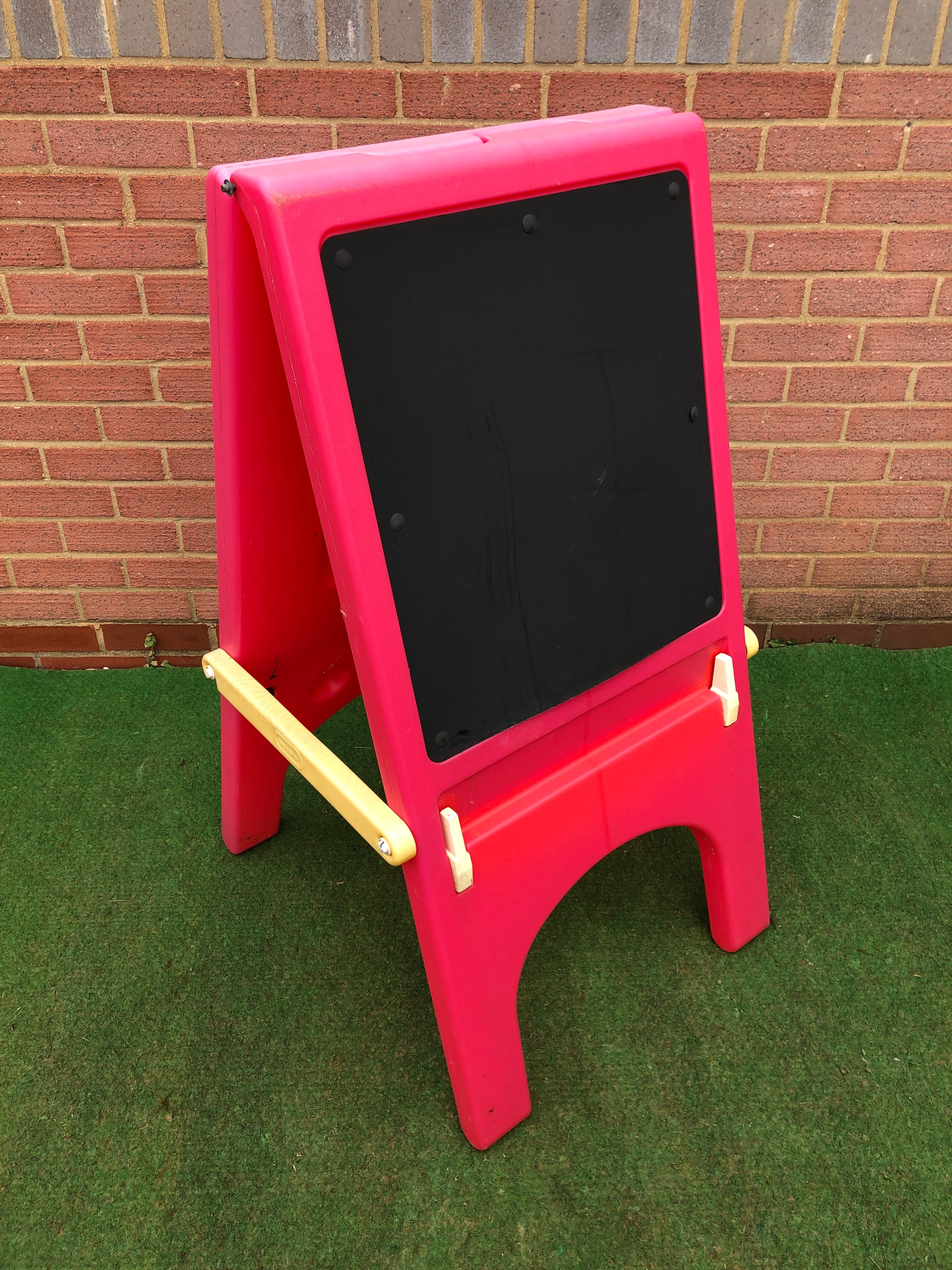 Little hot sale tikes chalkboard