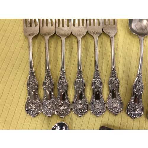 86 - An assortment of silver plated King’s pattern cutlery to include six forks, six spoons and three mus... 