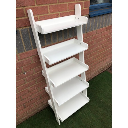 108 - Whit waterfall set of shelving